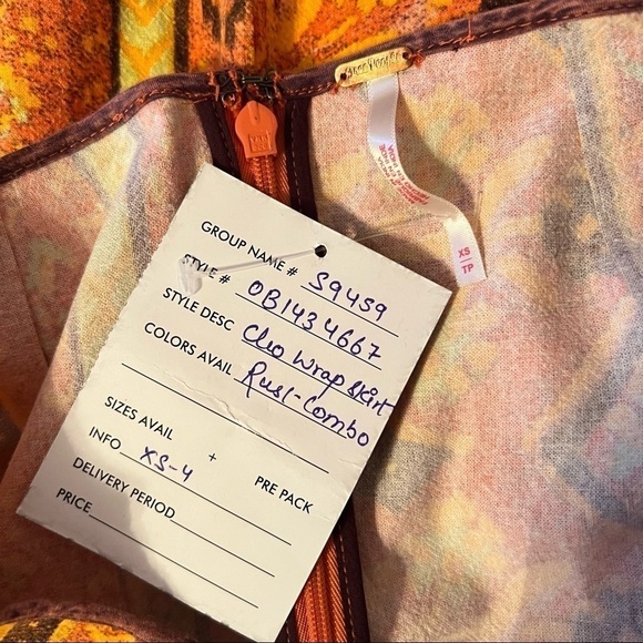 NWT FREE PEOPLE Woodblock Design Print Faux Wrap Tie Side Mini Skirt Size XS - Picture 13 of 14